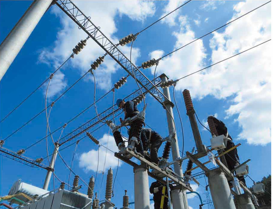 承德紀營110KV變電站現(xiàn)場對35KV隔離開關拆卸工作