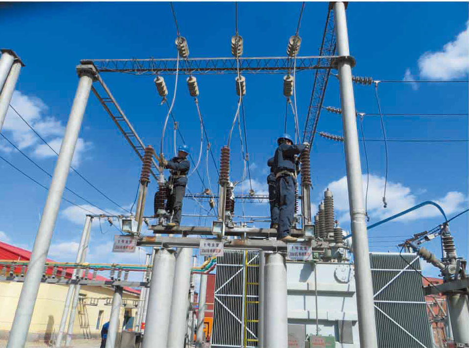 廊坊供電公司澎耳灣110KV變電站進行設備安裝工作
